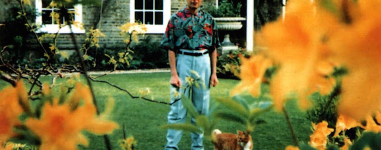 La historia detrás de las últimas dos fotos de Freddie Mercury en su jardín antes de morir