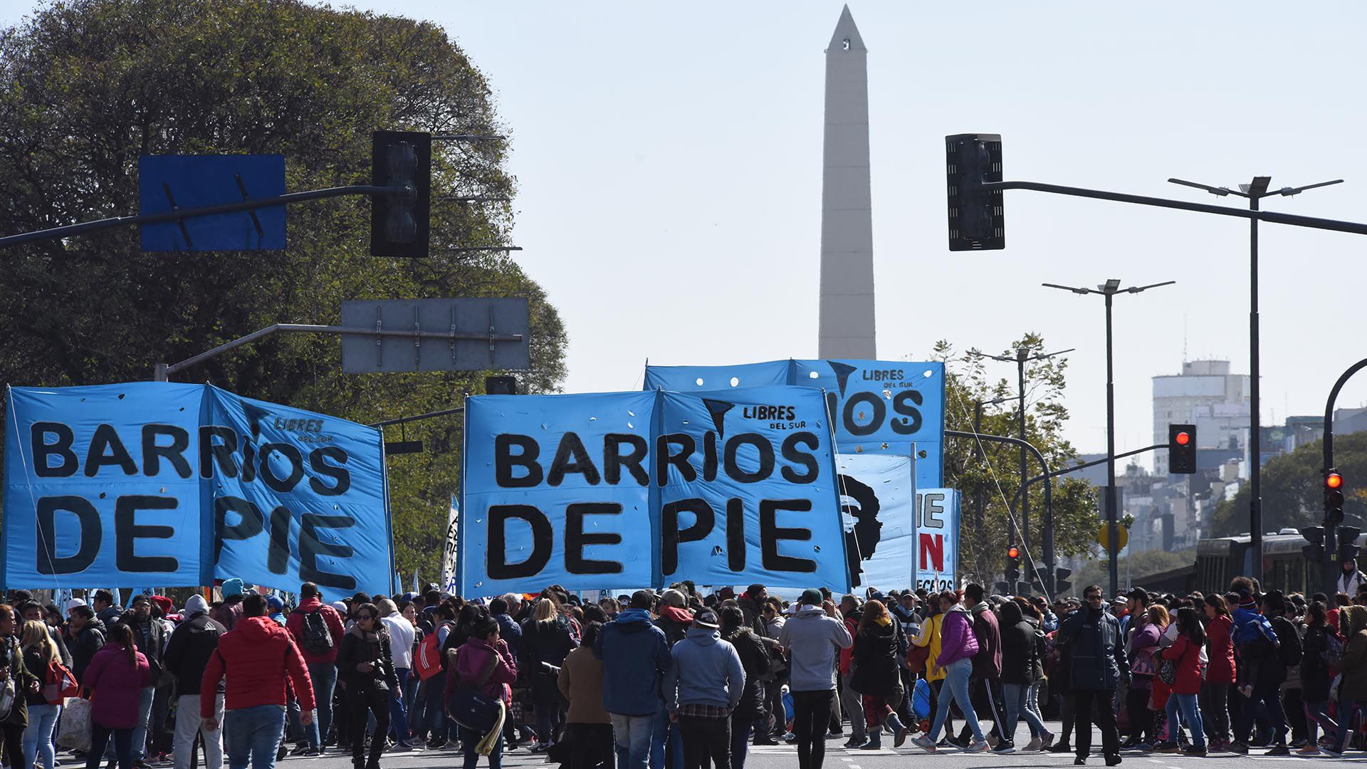 La columna de manifestantes de Barrios de Pie (Foto: Franco Fafasuli)