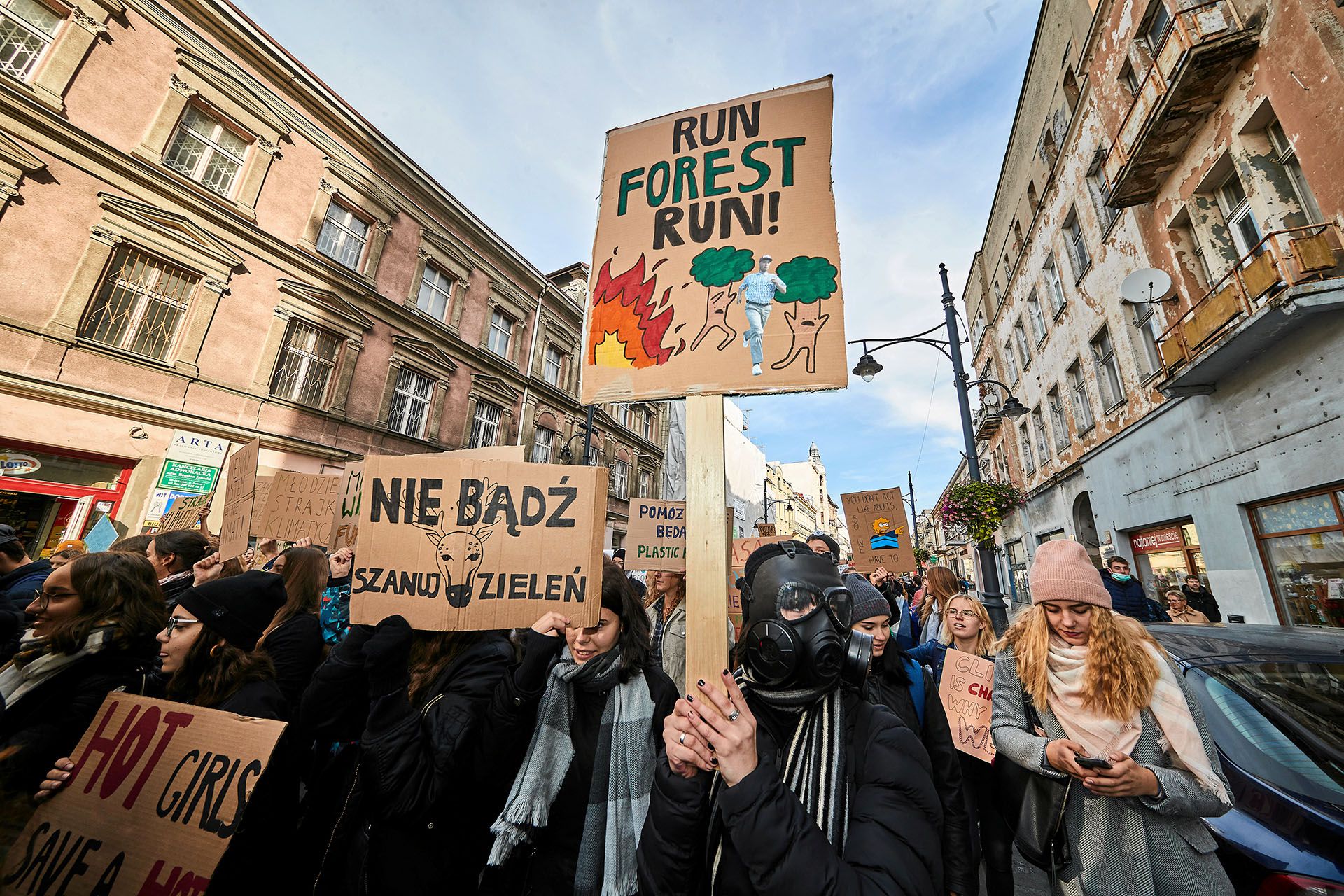 Jóvenes activistas participan de la manifestación ambiental en Lodz, Polonia, el 20 de septiembre de 2019 (Tomasz Stanczak/Agencja Gazeta via REUTERS)