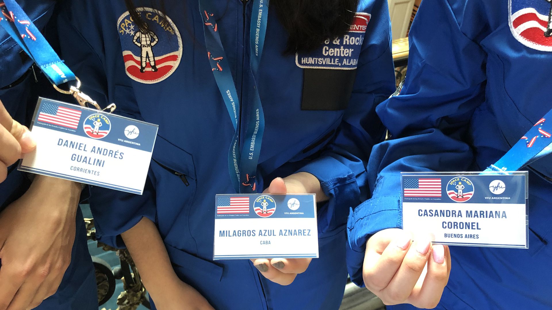 Las credenciales que muestran a algunos de los seleccionados para el campamento espacial