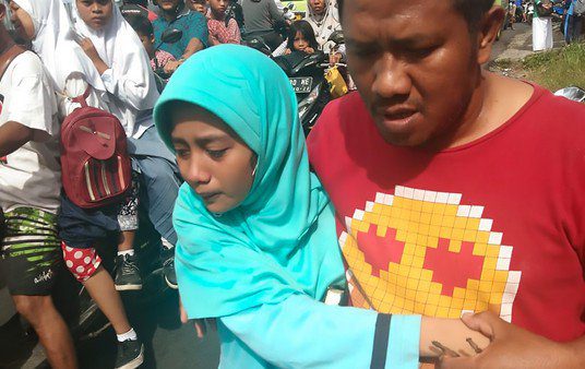 Pánico en Indonesia por un terremoto de magnitud 6,5 que sacudió la costa este