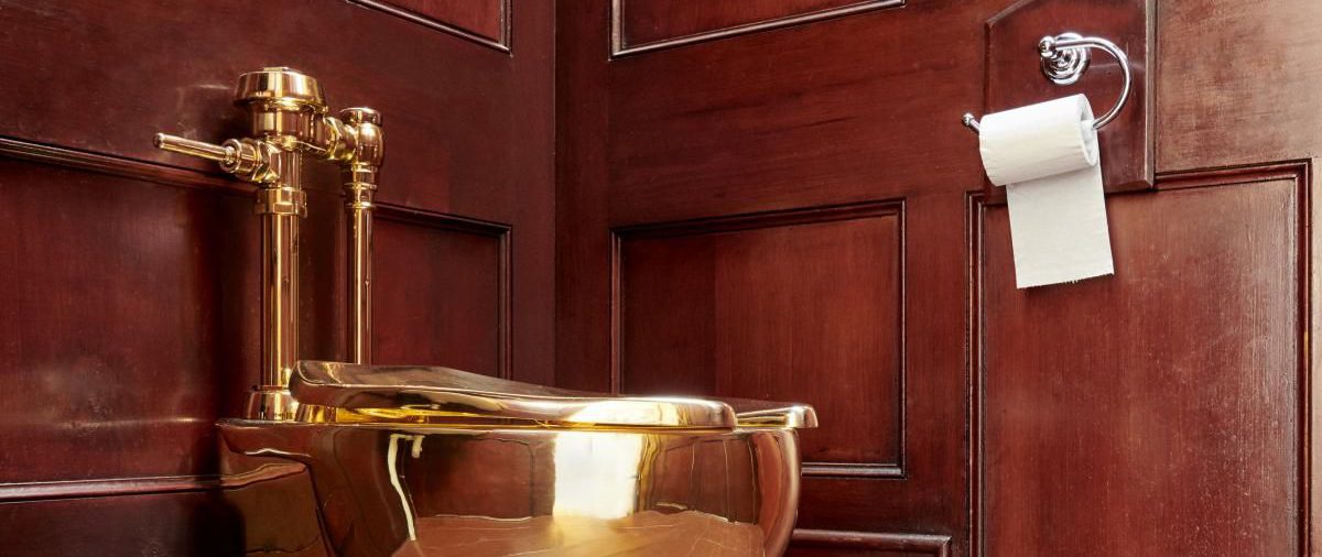 Robaron un inodoro de oro valuado en un millón de dólares durante una exposición en la casa donde nació Winston Churchill