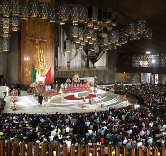 A todo pulmón y entre lágrimas, la despedida a José José en la Basílica de Guadalupe