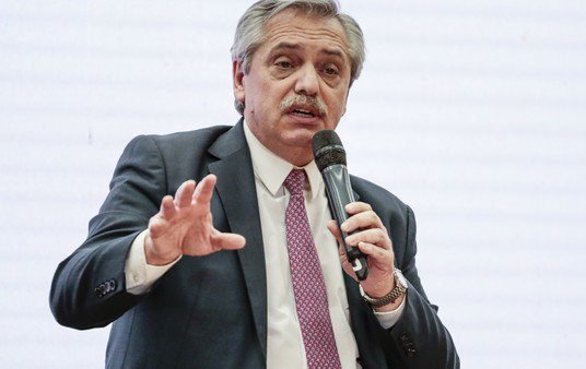 Alberto Fernández: "Voy a dejar de pagar la usura que se llevan los bancos con las Leliq"