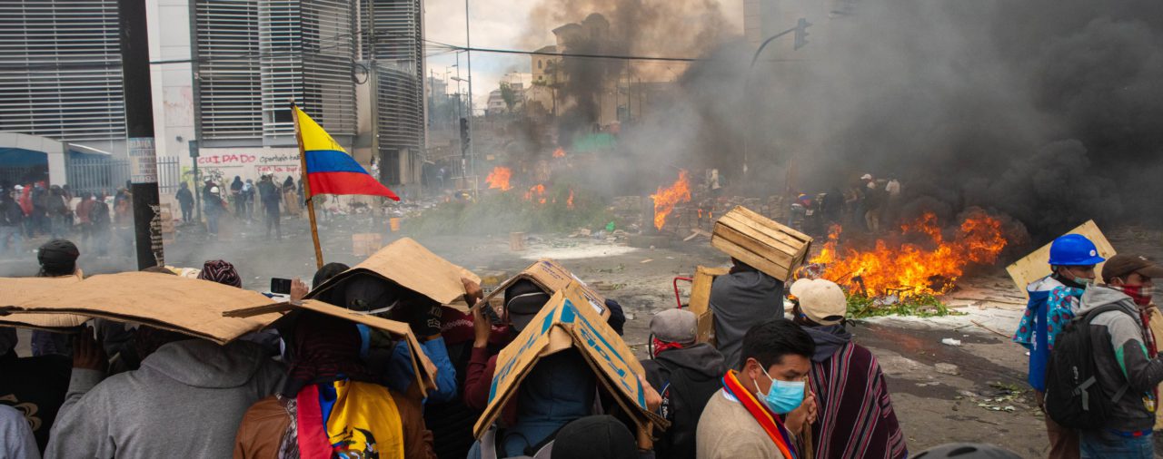 Argentina y Colombia pidieron una “salida institucional” para resolver la crisis en Ecuador