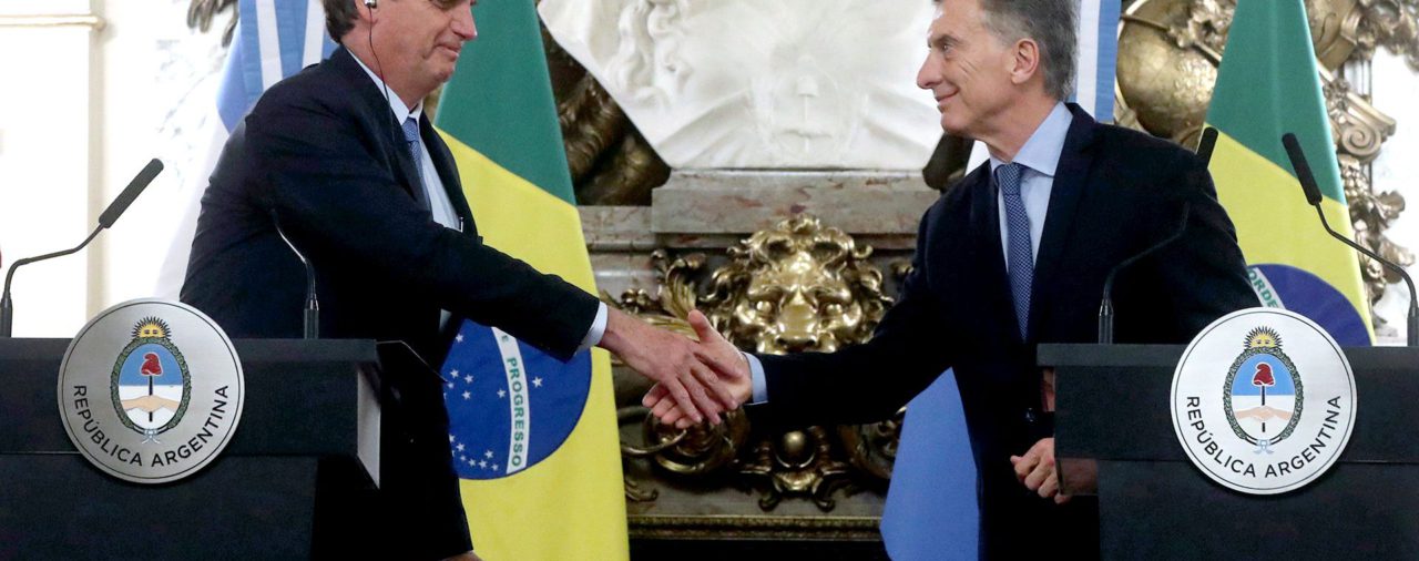 Bolsonaro amenazó con excluir a la Argentina del Mercosur si el triunfo de Alberto Fernández implica un retroceso del libre comercio