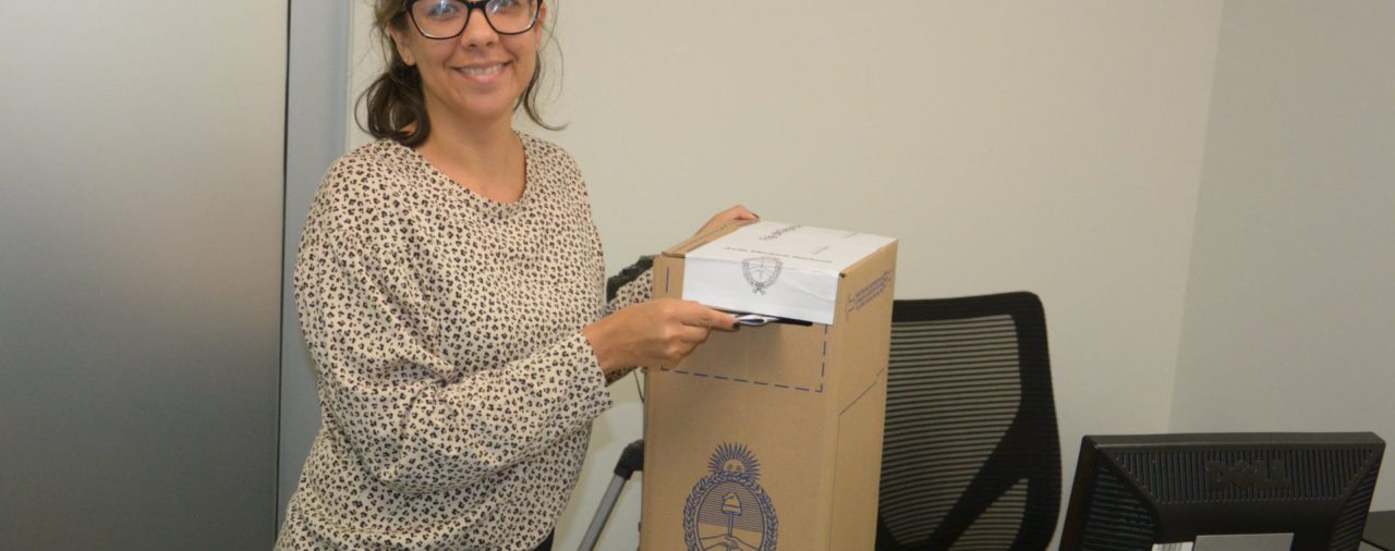 Comenzaron las elecciones presidenciales: algunos argentinos que residen en el exterior ya votaron
