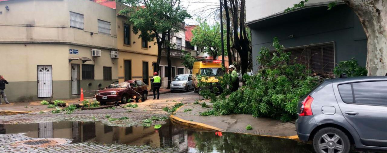 Diluvió en la ciudad de Buenos Aires y rige un alerta por tormentas fuertes y posible caída de granizo