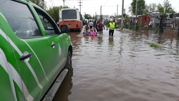 Inundaciones en La Matanza: aún hay miles de evacuados que esperan que baje el agua para volver a sus casas