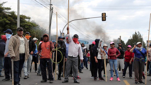 Levantan la huelga de transporte en Ecuador, pero siguen las protestas