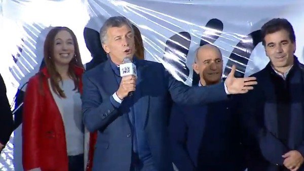 Mauricio Macri en Bahía Blanca: pidió "cuidar el voto" y cerró cantando el himno con Raúl Lavié
