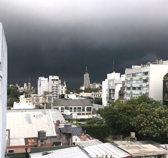 Pronostico del tiempo: rige un alerta por tormentas eléctricas y caída de granizo en la ciudad de Buenos Aires