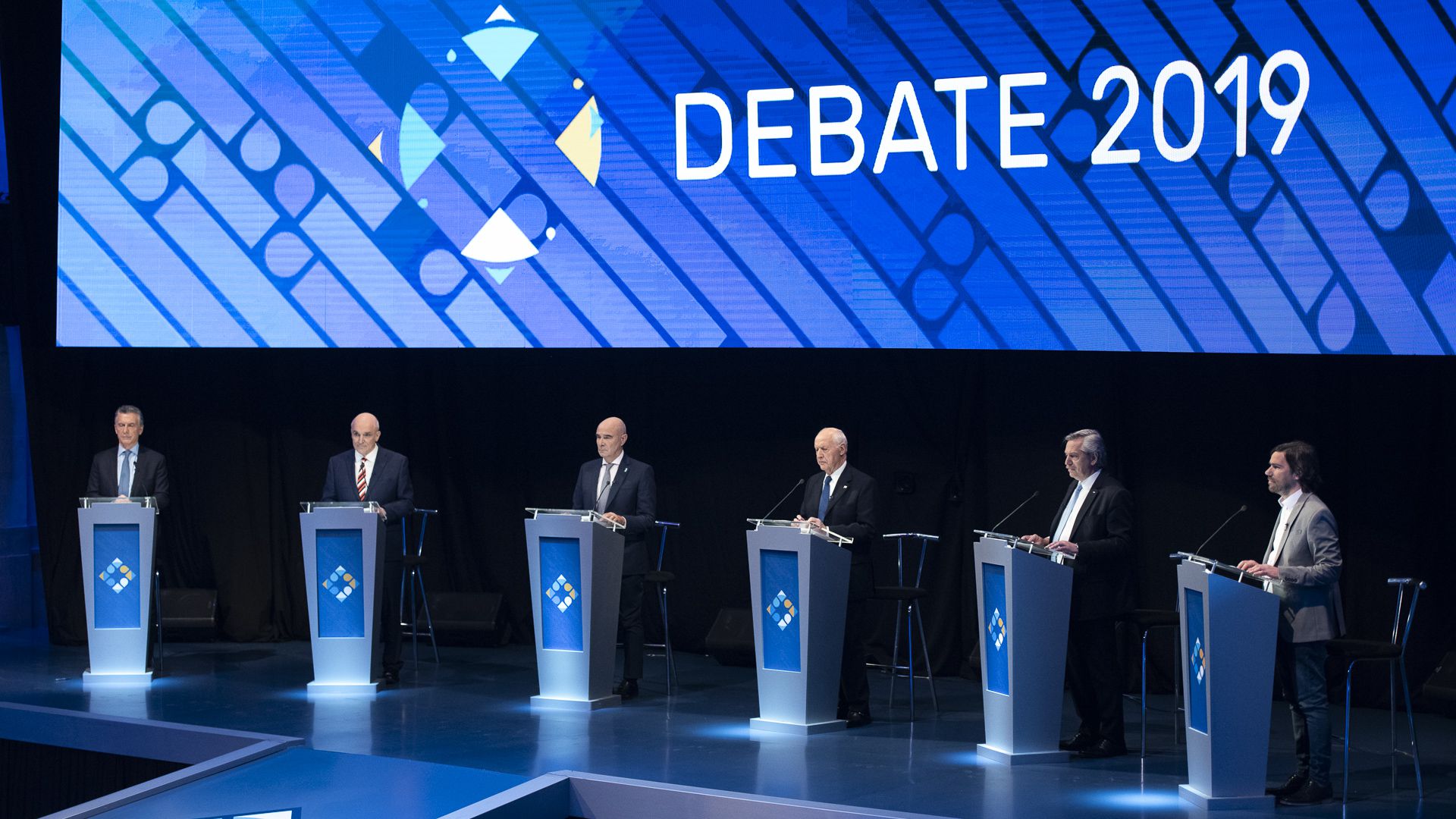 Los seis candidatos a presidente durante el primer debate 