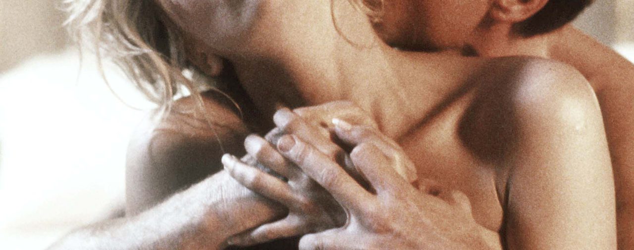 Sharon Stone y los secretos de “Bajos instintos”: una actriz sin ropa interior, un enloquecedor cruce de piernas, desnudos en el set y una cachetada