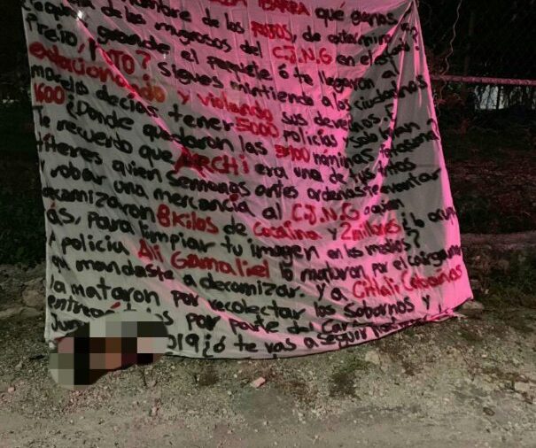 “¿Te llegaron al precio”: el terrible narcomensaje junto a un cadáver que vincula a las autoridades de Cancún con Los Rojos