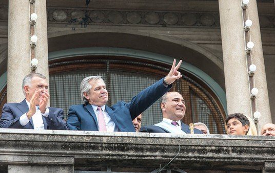 Alberto Fernández prepara un acto en el balcón de Casa Rosada tras la jura en el Congreso