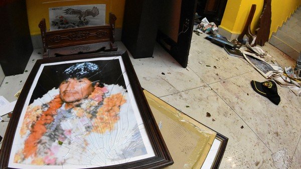 Atacaron la casa de Evo Morales en Cochabamba y hay saqueos en varias ciudades de Bolivia