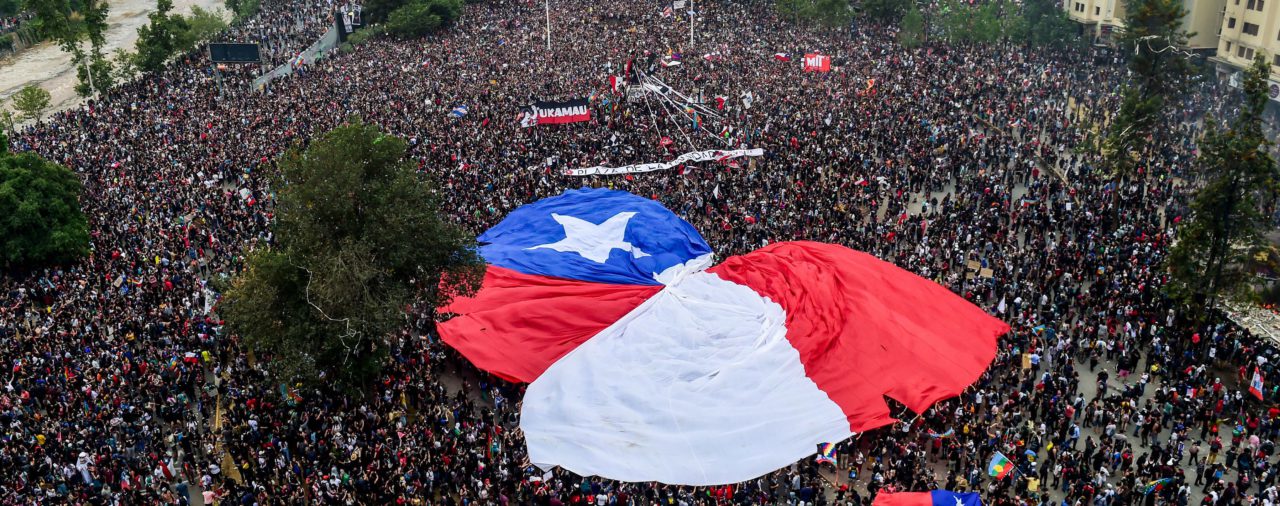 Chile: el gobierno y la oposición acordaron un plebiscito para una nueva Constitución