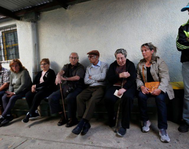 Comienza conteo de votos en Uruguay con un resultado incierto