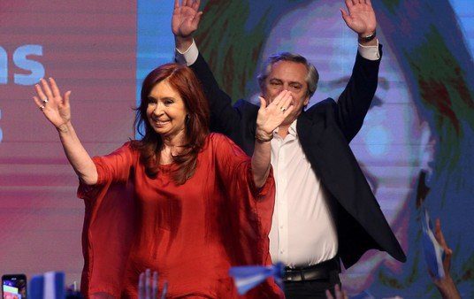 Cristina Kirchner llega de Cuba y Alberto Fernández empieza a definir el formato de su gobierno