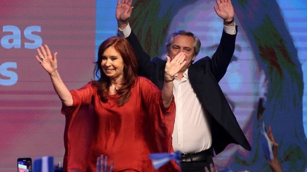 Cristina Kirchner llega de Cuba y Alberto Fernández empieza a definir el formato de su gobierno