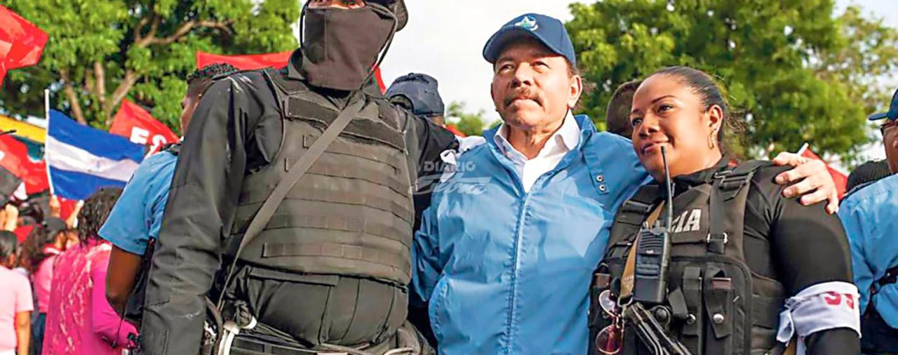 El régimen de Daniel Ortega mantiene rodeada una iglesia con familiares de presos políticos y detuvo a 13 personas que les llevaban alimentos