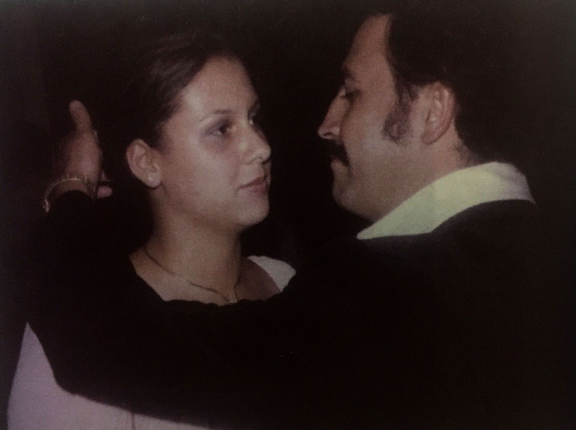 Henao y Escobar se conocieron en 1973. Ella tenía 13 años, él 24