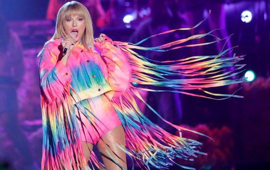 La nueva canción de Taylor Swift llega de la mano del creador del musical de Evita