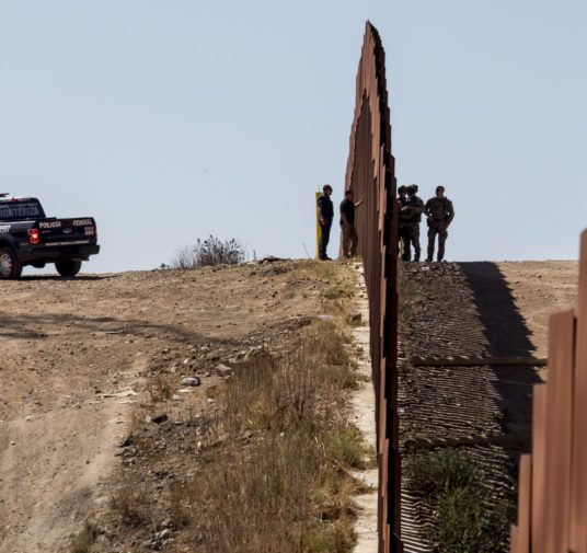 La tragedia de un agente migratorio: podrían deportarlo tras descubrir que nació en México