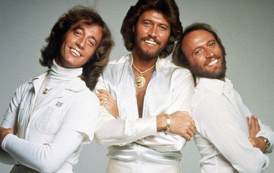 La trágica y mórbida historia de los Bee Gees que contará la biopic del grupo