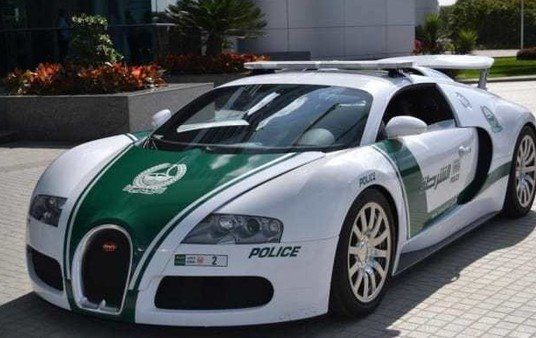 Los lujosos patrulleros de Dubai: Bugattis, Aston Martins, Porsches y ahora el Cybertruck de Tesla