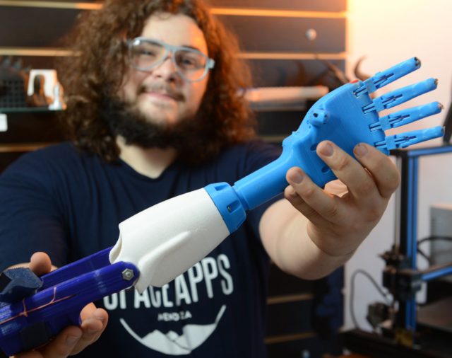 Un mendocino imprime prótesis en 3D y apuesta a la “colaboración creativa”