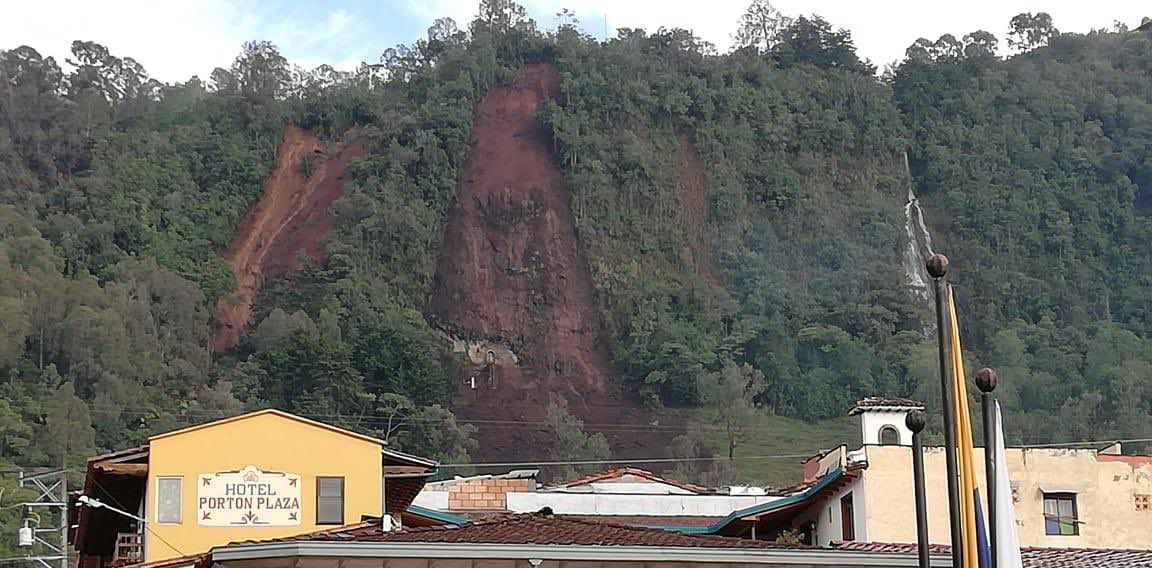 De esta montaña se desprendió gran cantidad de material y sedimento que afectó a 17 zonas del municipio de Jericó en Colombia. 