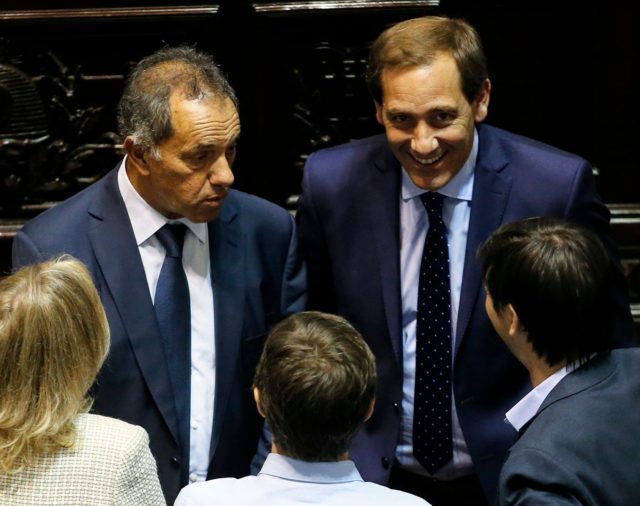 Con la presencia de Alberto Fernández y Cristina Kirchner, Axel Kicillof asume como Gobernador