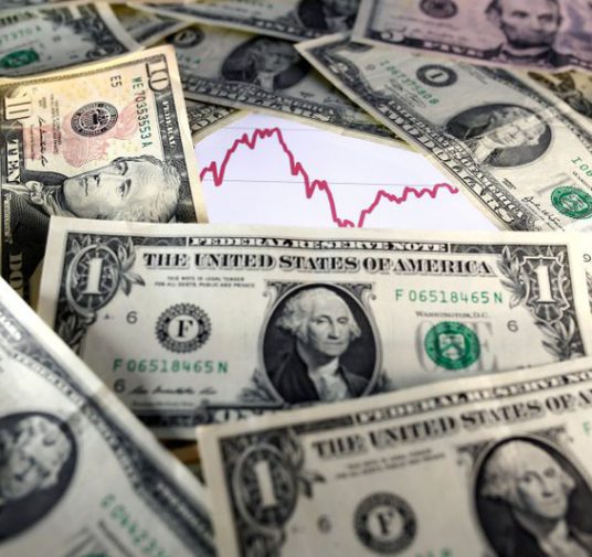 Dólar cierra 2019 con la menor variación anual de su historia