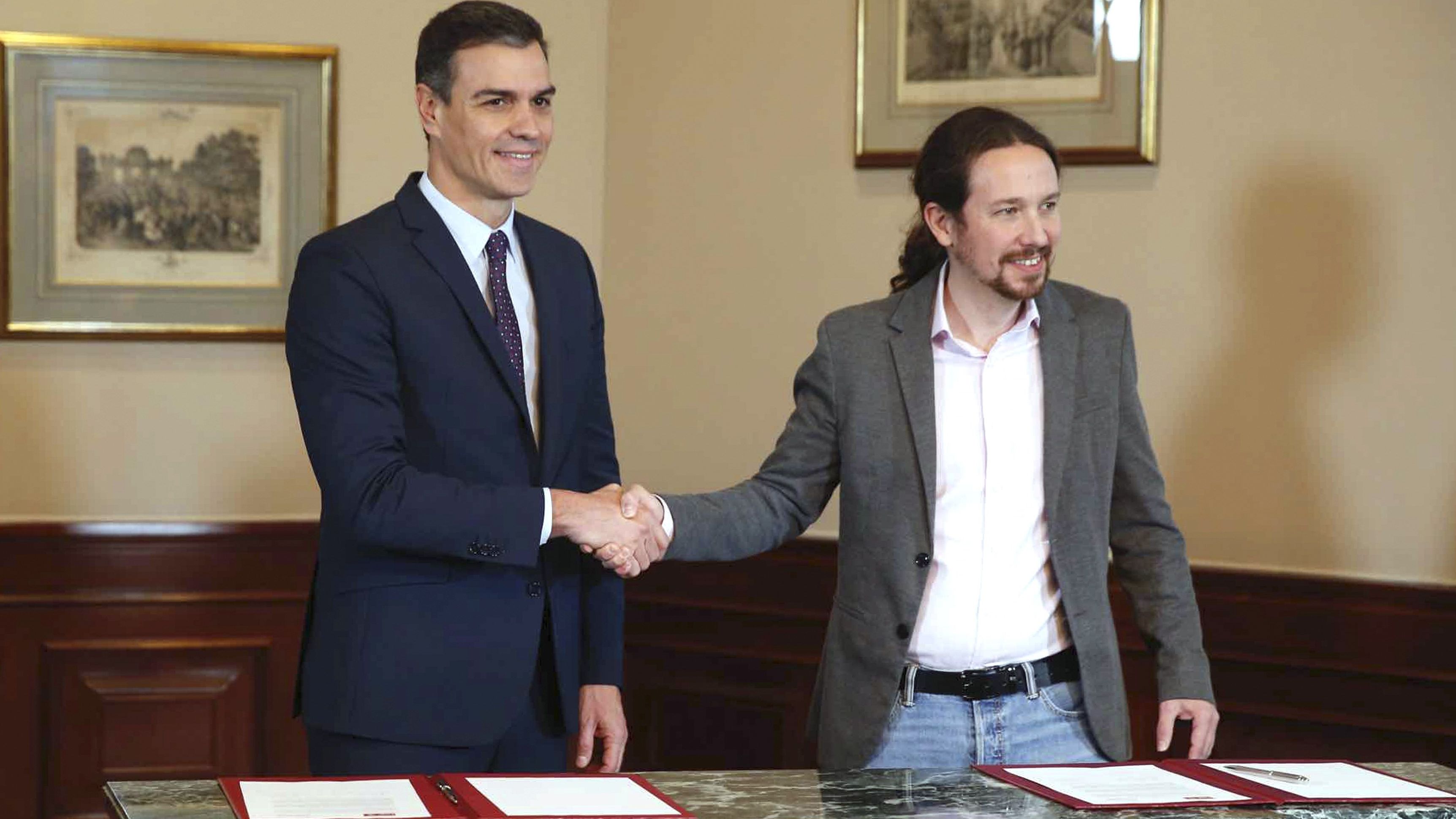 Pedro Sánchez (PSOE) y Pablo Iglesias (Podemos) llegaron a un acuerdo para formar gobierno luego de las segundas elecciones de 2019 en España (EFE)