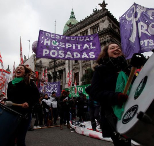 Gobierno argentino da un paso para evitar castigos en casos de aborto