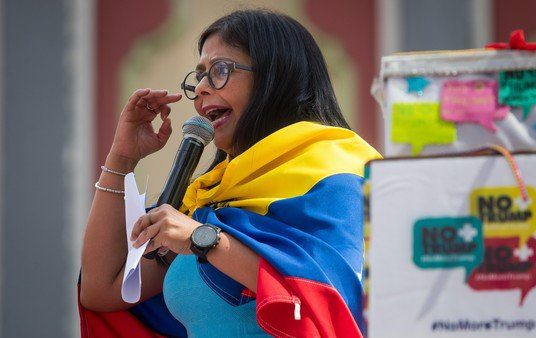 La chicana de una alta funcionaria de Nicolás Maduro a Mauricio Macri: "El que se mete con Venezuela... Bye Bye"