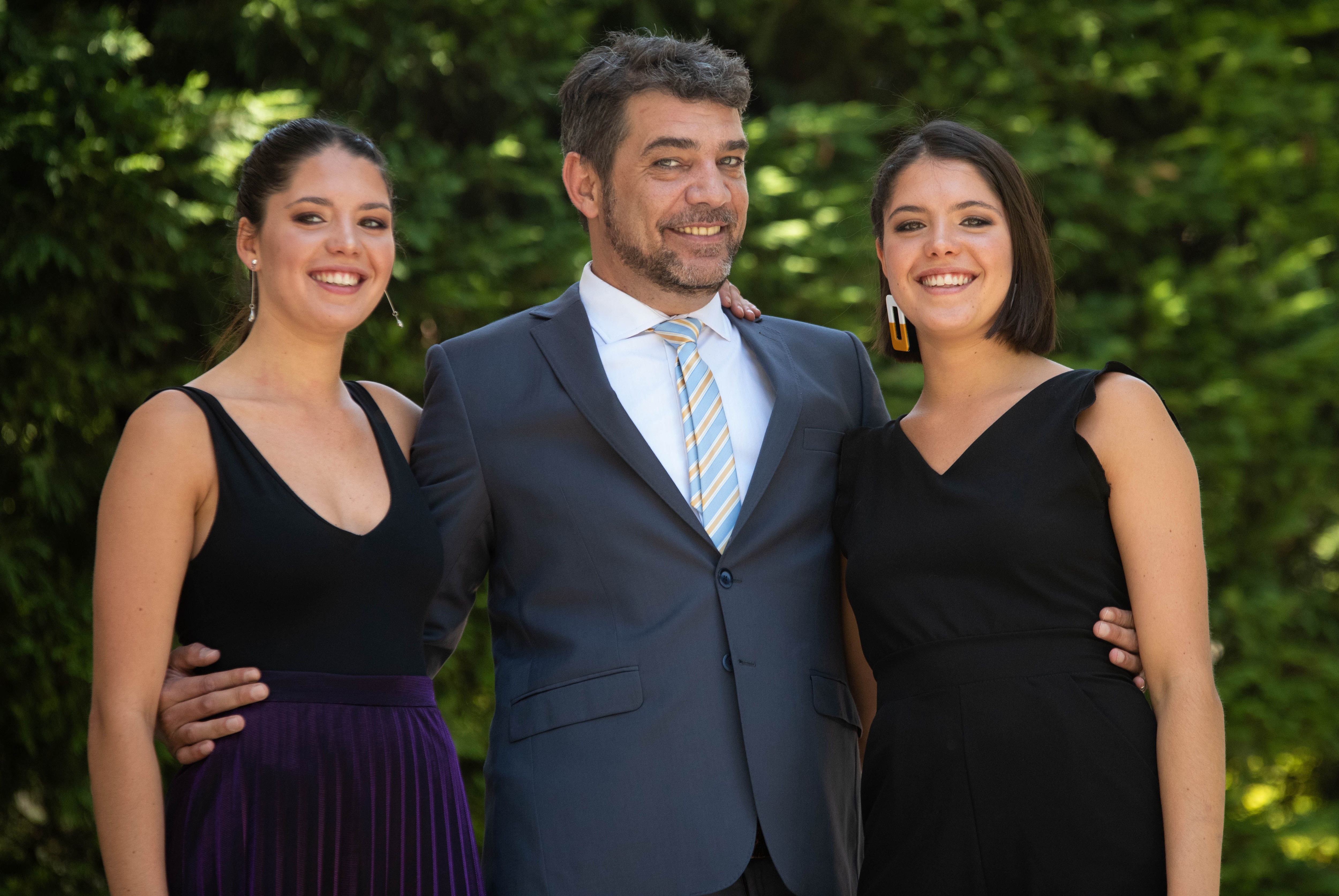 Adrián Cormillot y sus hijas mellizas, Abril y Zoe,