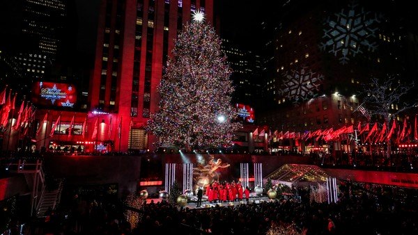 Llegó la Navidad a Nueva York: encendieron el mítico árbol del Rockefeller Center