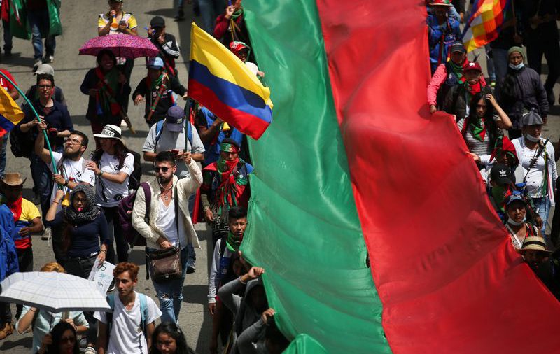 Miles de manifestantes marchan en tercera huelga nacional en Colombia