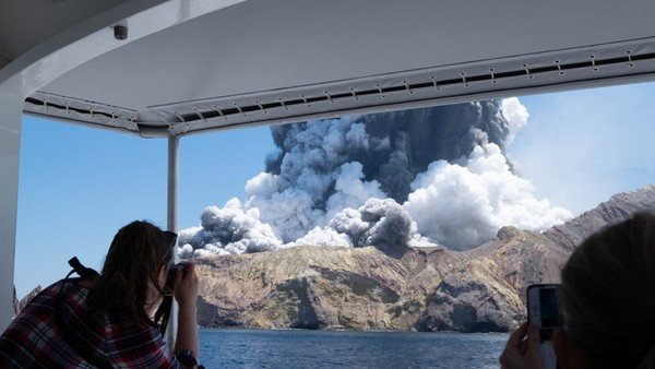 Nueva Zelanda abre una investigación penal por las muertes tras la erupción del volcán