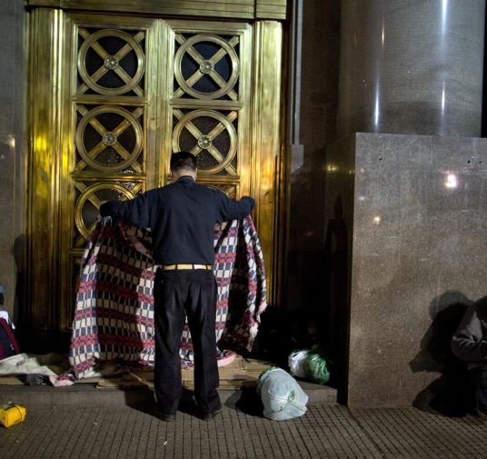 Según la UCA, la pobreza en la Argentina llegó al 40,8% y es la más alta de la década