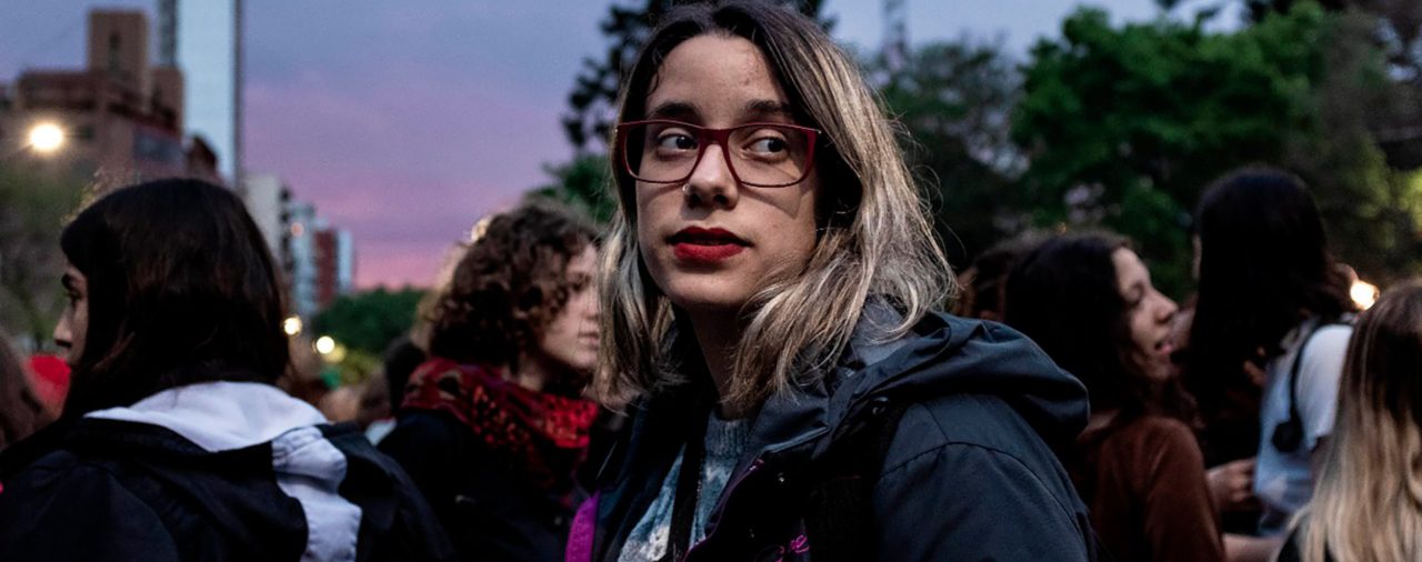 Un lenguaje para todes: jóvenes argentinos libran la batalla para eliminar el género del español