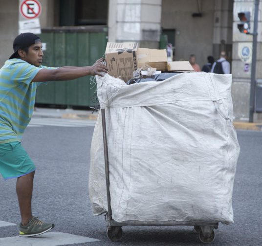 Casi 600.000 habitantes de la Ciudad de Buenos Aires son pobres o indigentes