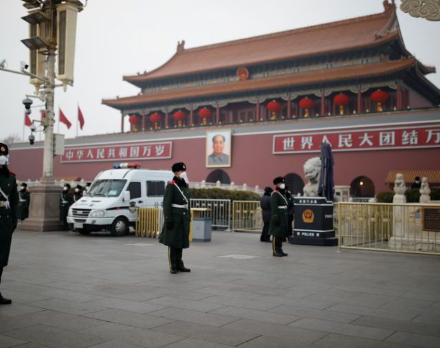 China registra la primera muerte por virus en Pekín y supera los 100 muertos