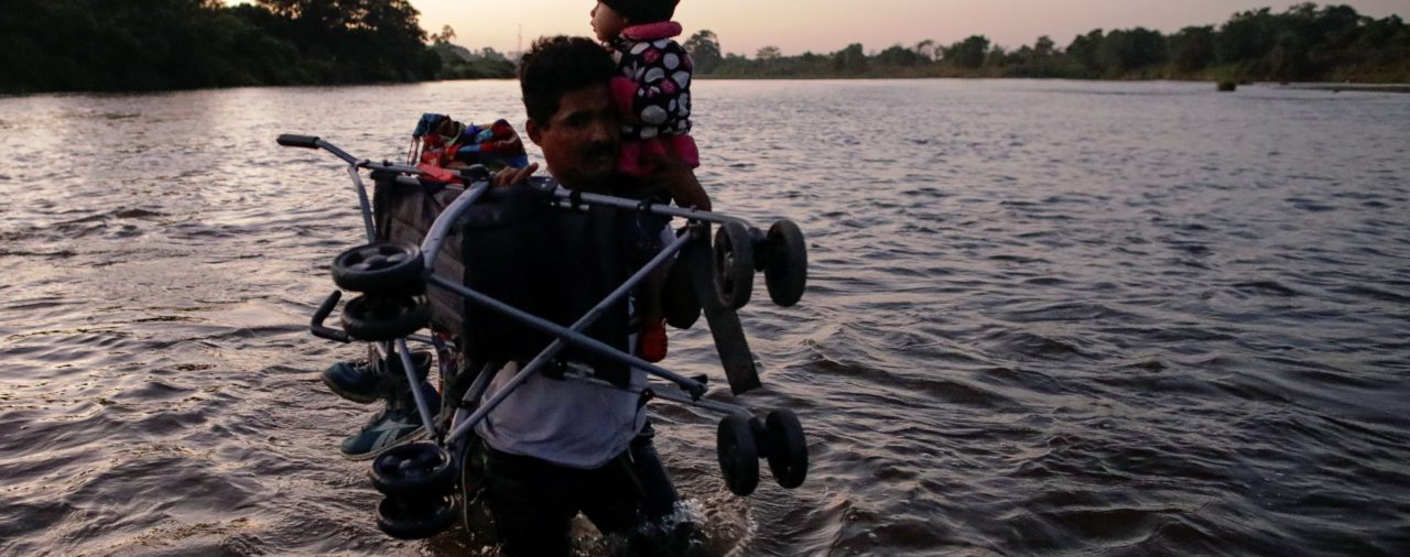 Cruzan 3,000 migrantes el río Suchiate para ingresar a México