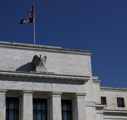 Fed mantiene tasas sin cambios y no ofrece nuevas guías sobre balance