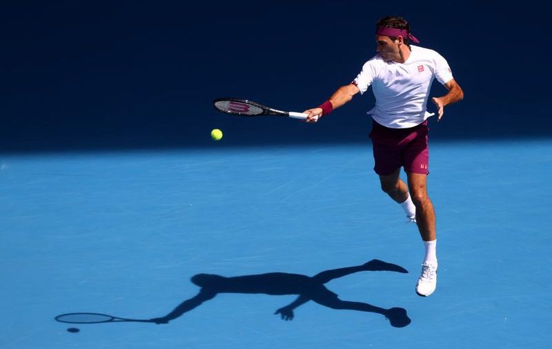Federer salva siete puntos de partido de Sandgren para alcanzar semifinales en Australia