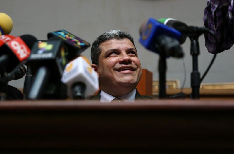 El legislador venezolano Luis Parra ofrece una conferencia de prensa en Caracas. 6 de enero de 2020. REUTERS/Fausto Torrealba. NO DISPONIBLE PARA ARCHIVOS O REVENTA